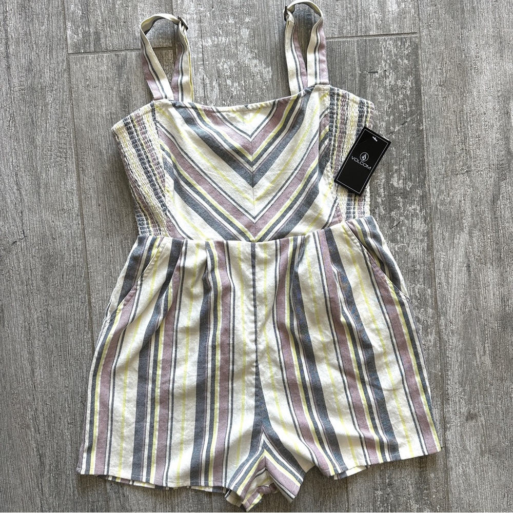 ♥️VOLCOM - STONE BEACH ROMPER♥️